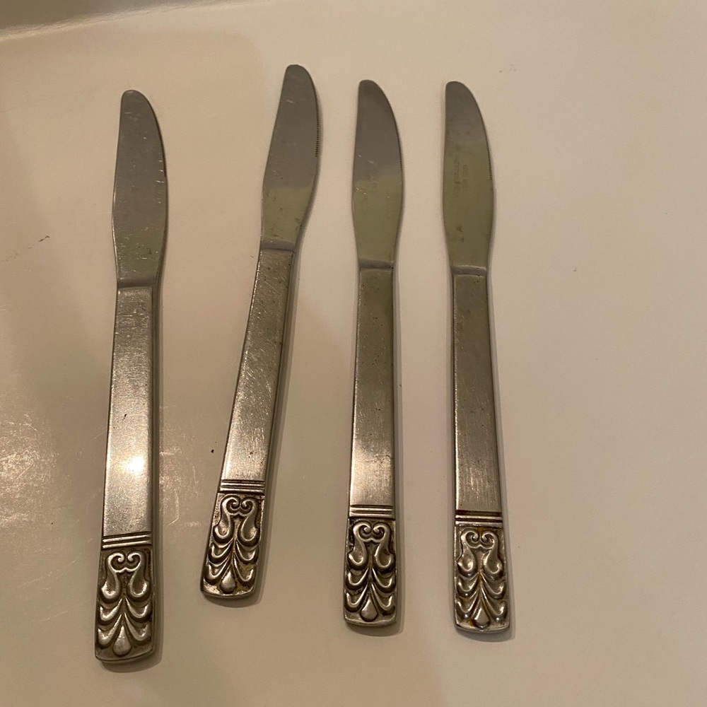 Carlyle CAMEO 4 knifes Stainless Hong Kong Flatware Mid Century